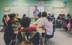 Departamento de Educación elimina discretamente las reglas para la enseñanza a estudiantes que aprenden inglés